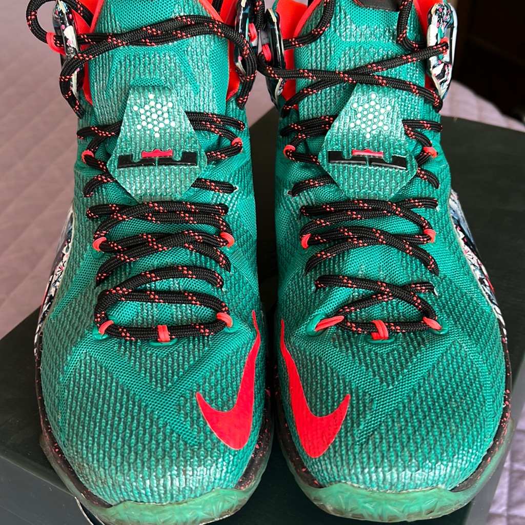 Nike Lebron 12 Christmas Men’s Basketball Shoe